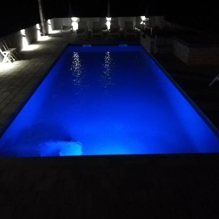 פורץ Apartment Camelia מראה חיצוני תמונה