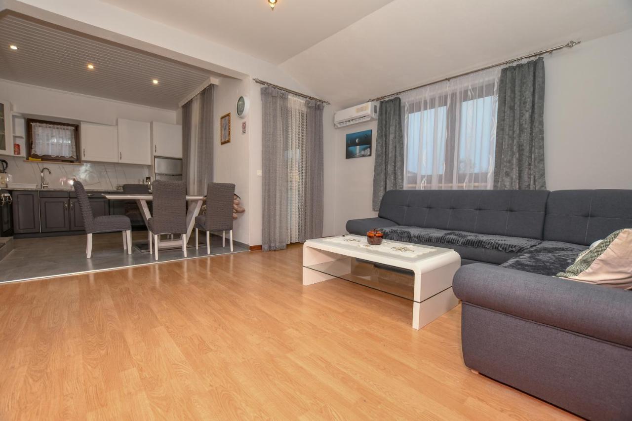 פורץ Apartment Camelia מראה חיצוני תמונה